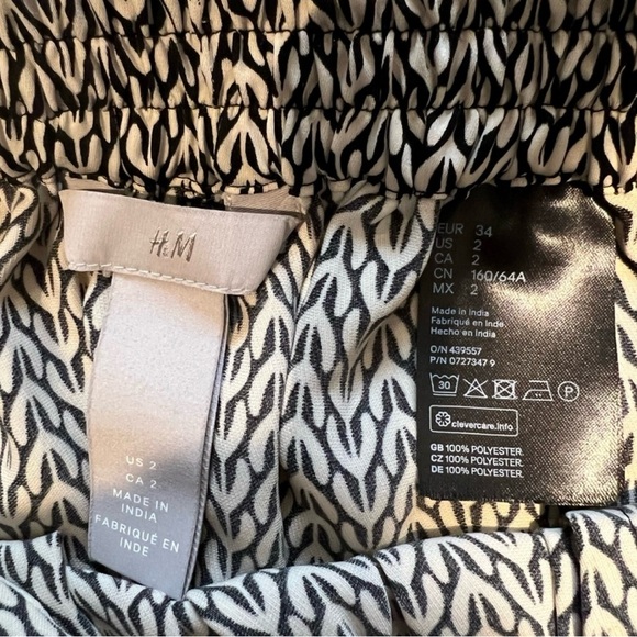 H&M Printed Flowy Midi Skirt Black Cream Size 2 - Picture 6 of 10